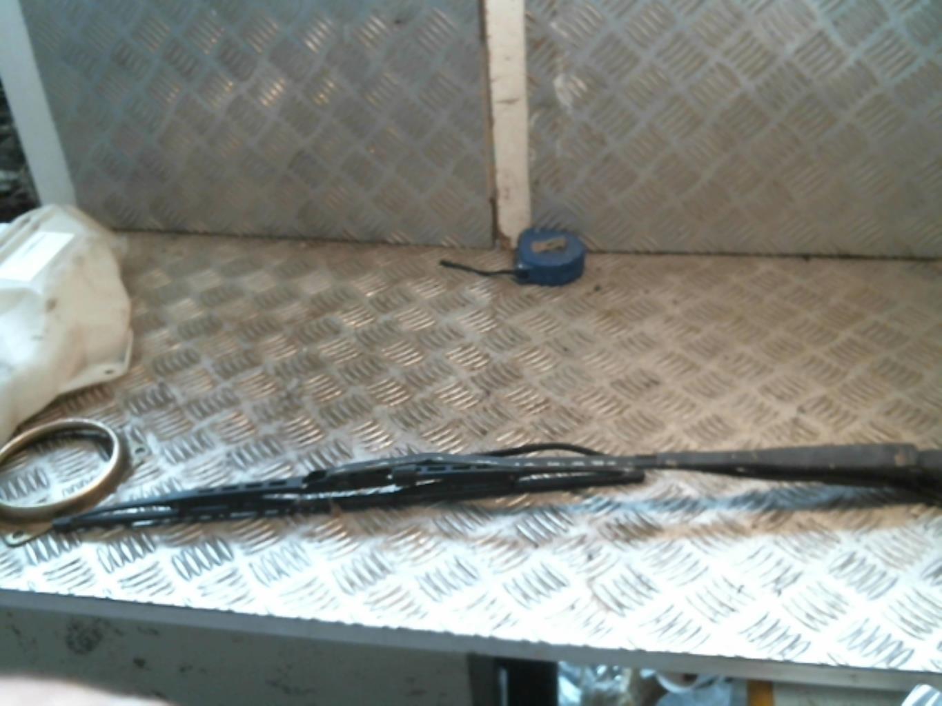 Braccio tergicristallo anteriore sinistro PEUGEOT 405 PHASE 2 BREAK Diésel - 1