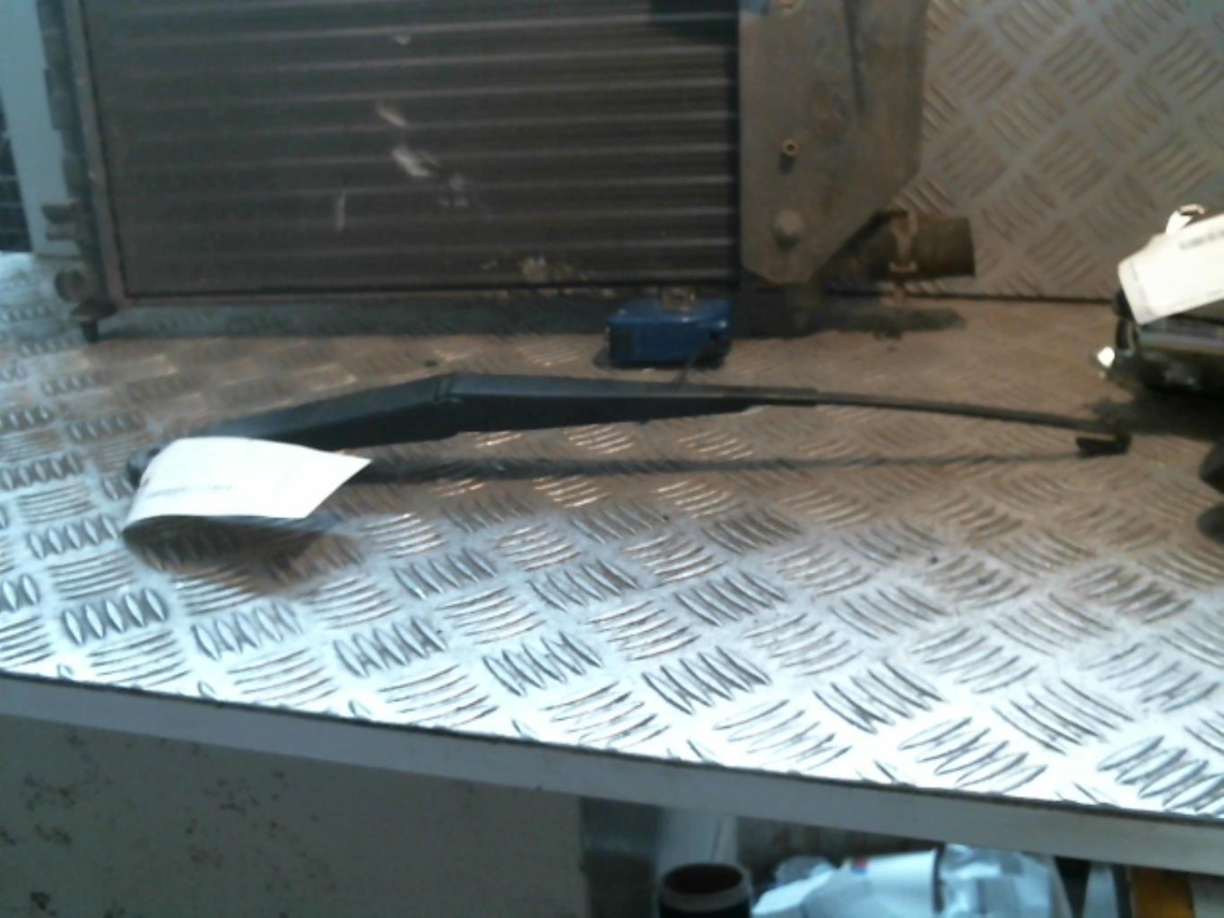 Braccio tergicristallo anteriore sinistro FIAT PUNTO 2 PHASE 1 Diésel - 1