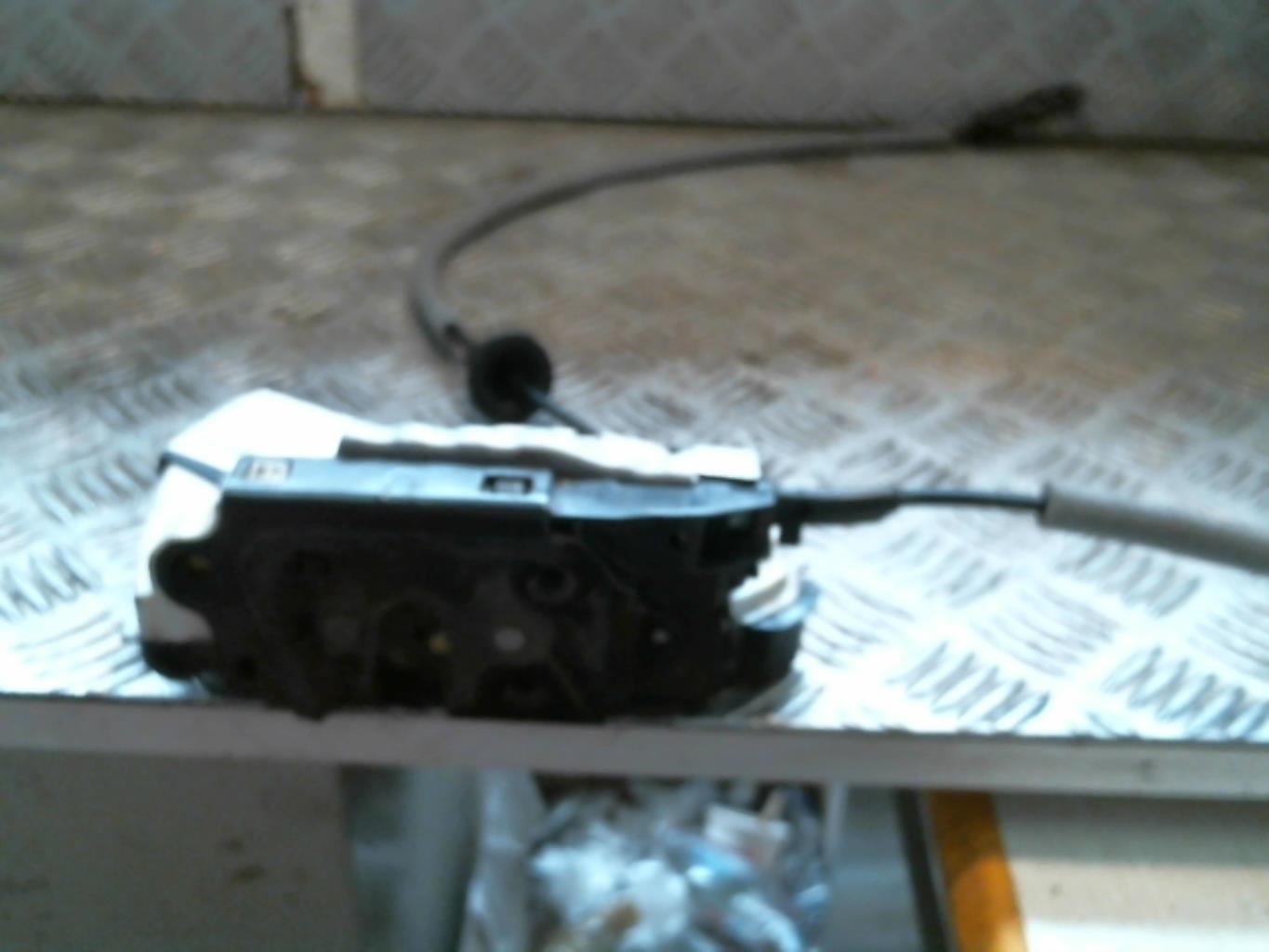 Chiusura centralizzata anteriore destra VOLKSWAGEN POLO 5 PHASE 1 Diésel - 1