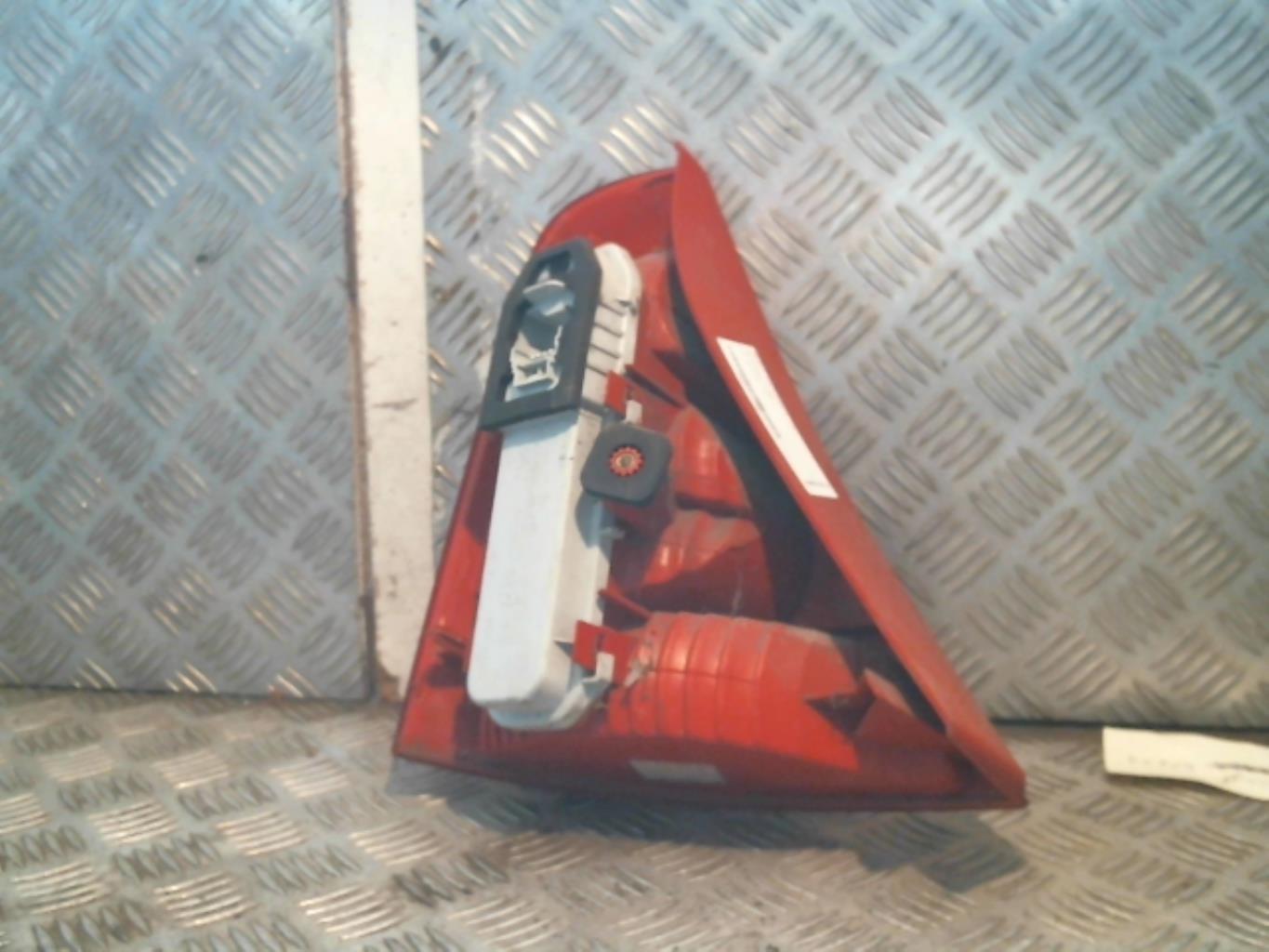 Fanale posteriore principale destro (luci) RENAULT CLIO 2 PHASE 2  - 1
