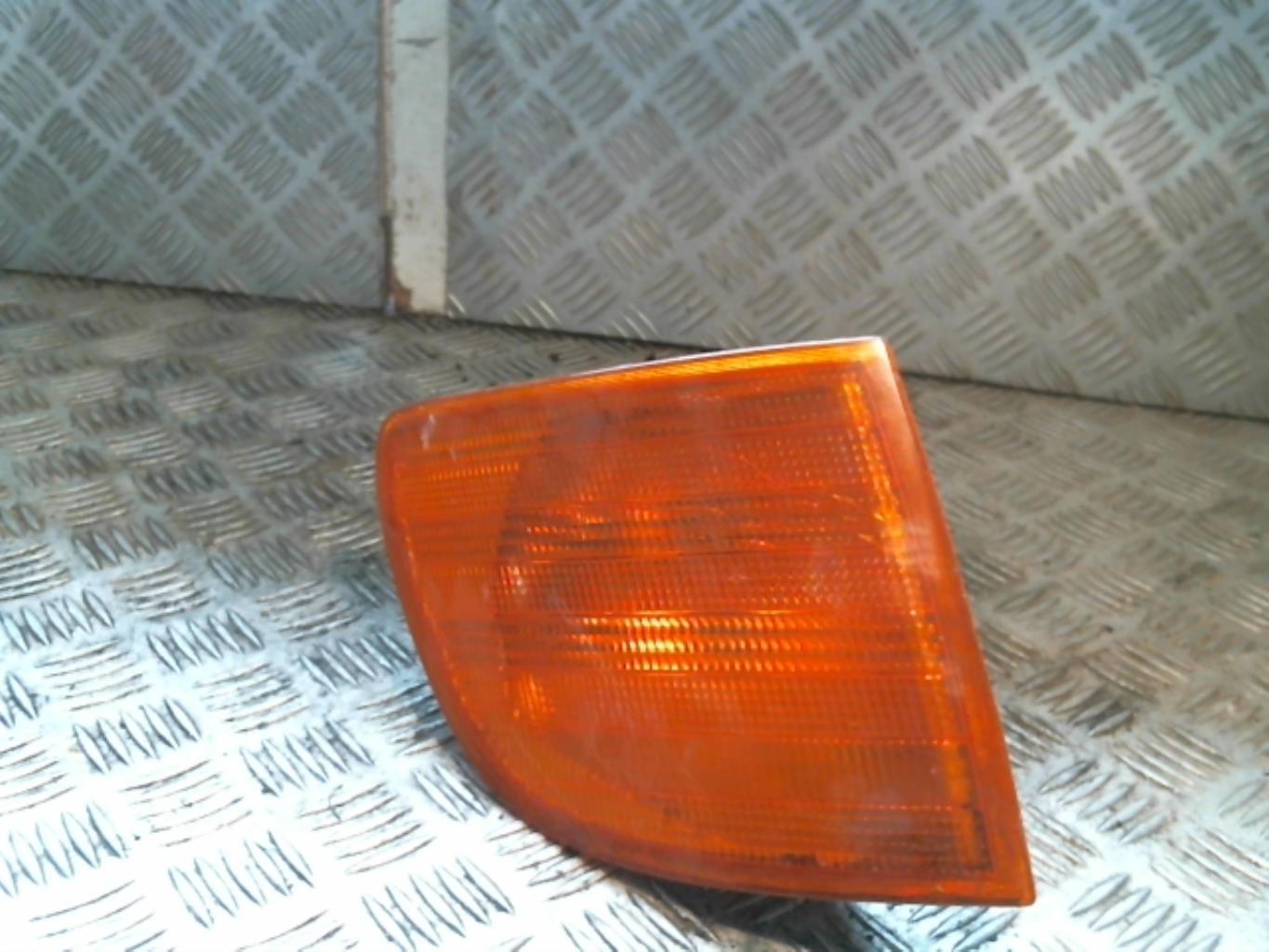 Gruppo ottico anteriore secondario destro (luci)(freccia) MERCEDES VITO 638 Diésel - 1