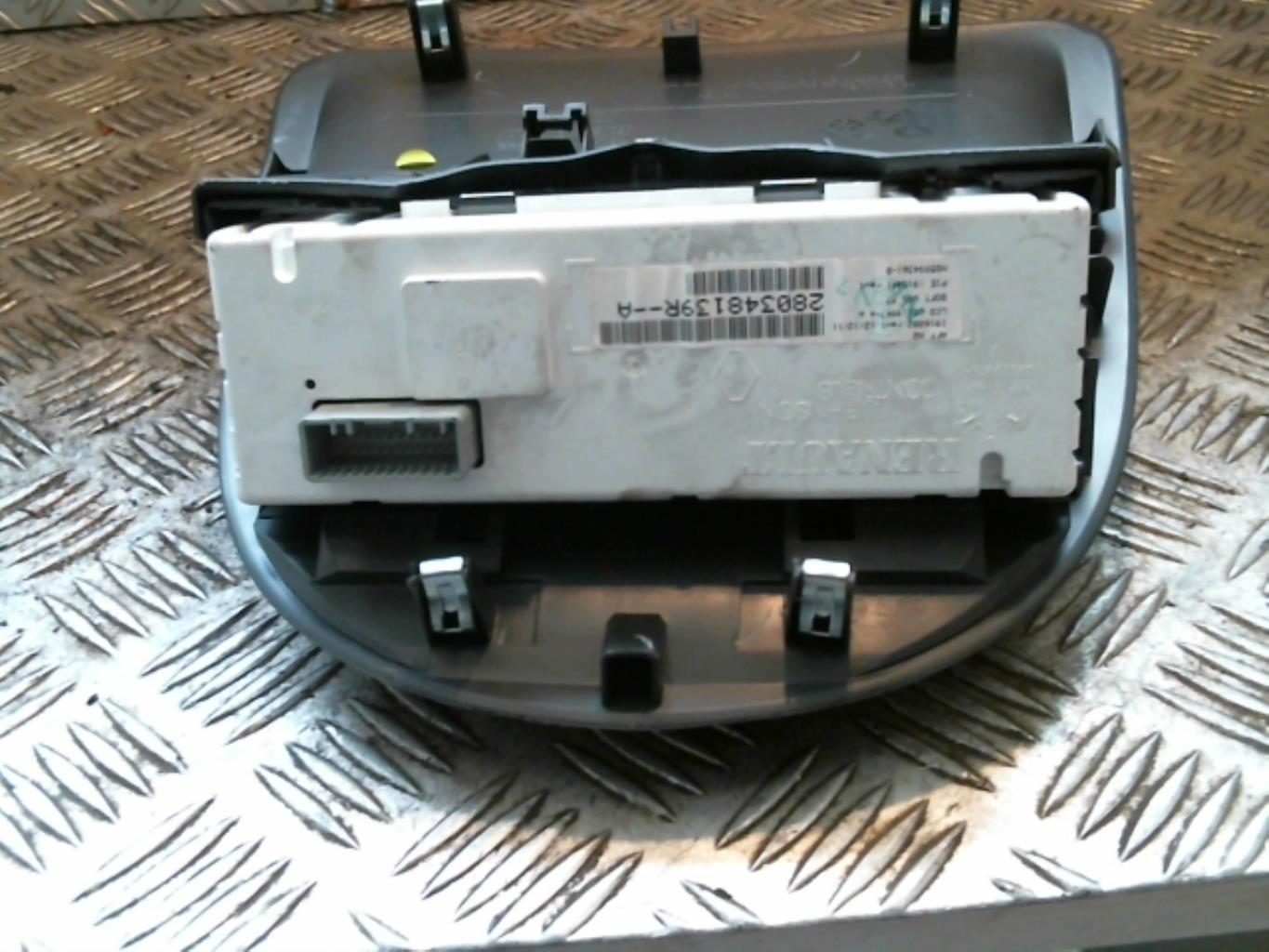 Afficheur RENAULT CLIO 3 PHASE 2 BREAK Essence - 1