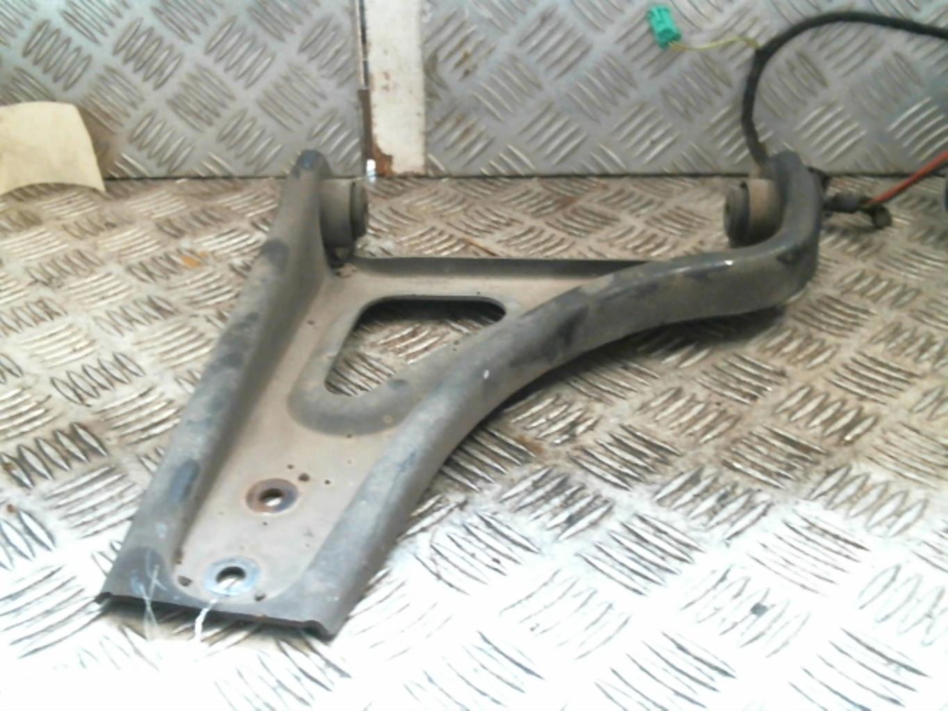 Triangle avant gauche RENAULT TWINGO 1 PHASE 3 Essence - 1