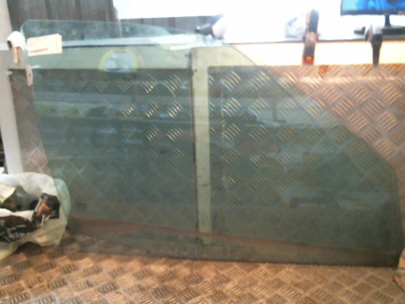 Vitre avant droit RENAULT CLIO 2 PHASE 2 Diesel - 1