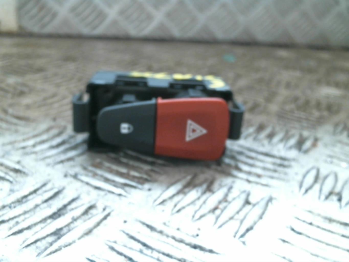 Bouton de warning RENAULT SCENIC 3 PHASE 1 Diesel - 1