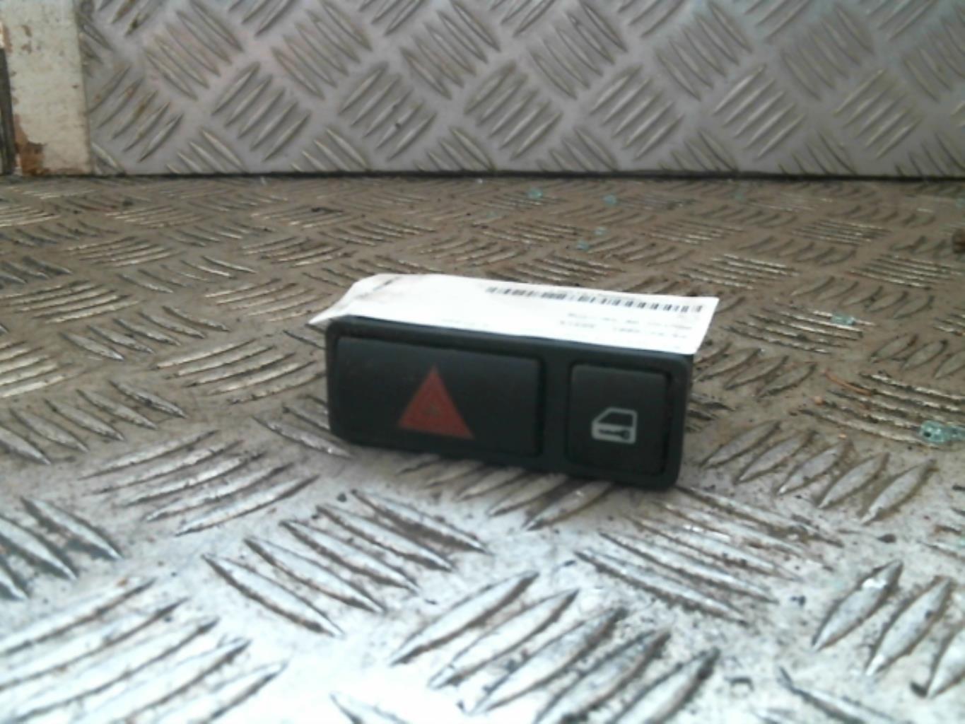 Bouton de warning BMW SERIE 3 E46 PHASE 1 Diesel - 1