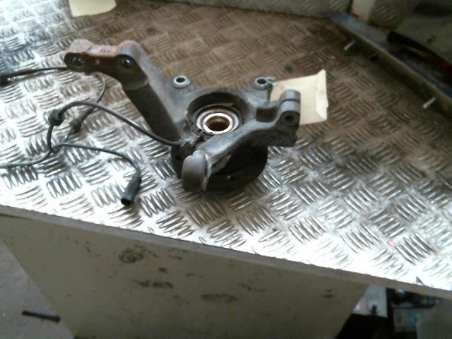 Fusee avant gauche NISSAN MICRA 3 PHASE 2 Essence - 1