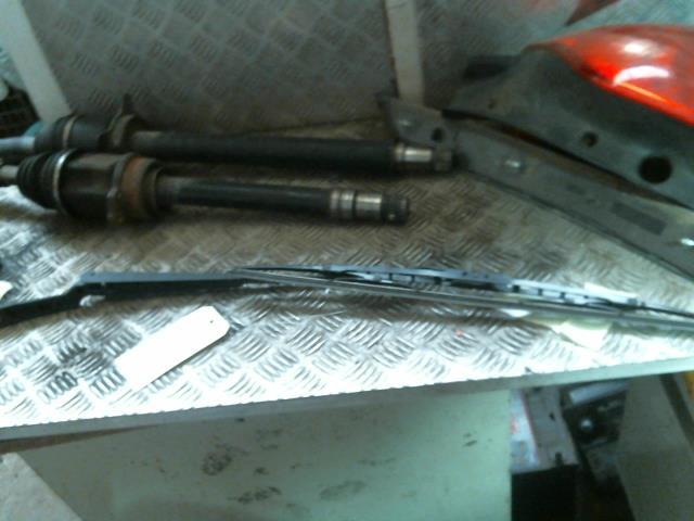 Braccio tergicristallo anteriore sinistro VOLKSWAGEN GOLF 4 Diésel - 1