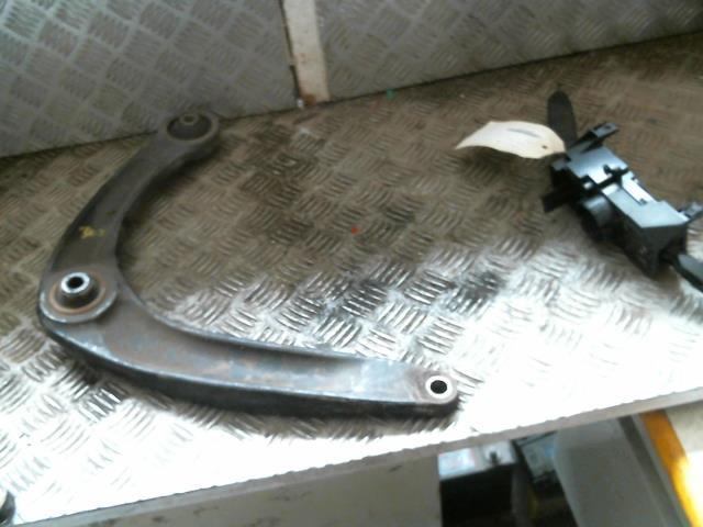 Triangolo anteriore destro PEUGEOT 308 1 PHASE 1 Diésel - 1