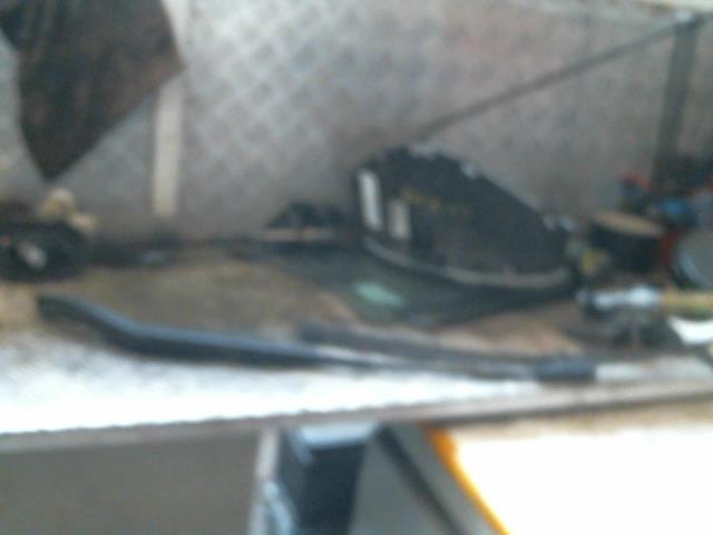 Braccio tergicristallo anteriore sinistro RENAULT CLIO 3 PHASE 1 Diésel - 1