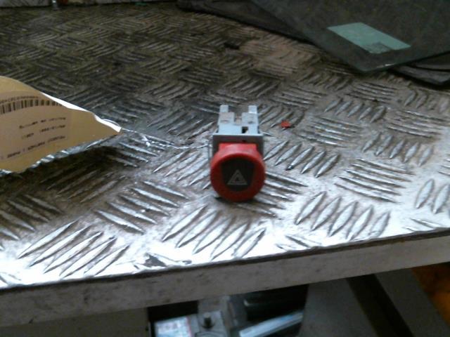 Bouton de warning PEUGEOT PARTNER 1 PHASE 1 Diesel - 1