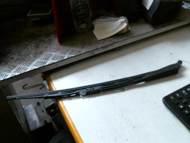 Braccio tergicristallo posteriore PEUGEOT 106 PHASE 2  - 1