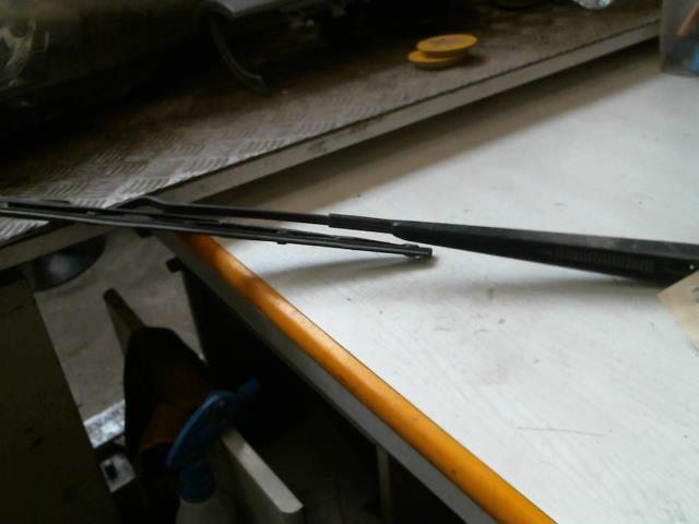 Braccio tergicristallo anteriore sinistro CHRYSLER GRAND VOYAGER 4 PHASE 2 Diésel - 1