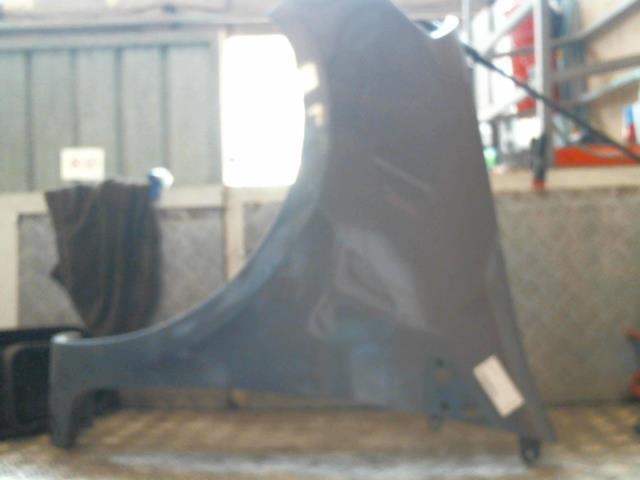 Aile avant gauche RENAULT CLIO 3 PHASE 1 BREAK Diesel - 1