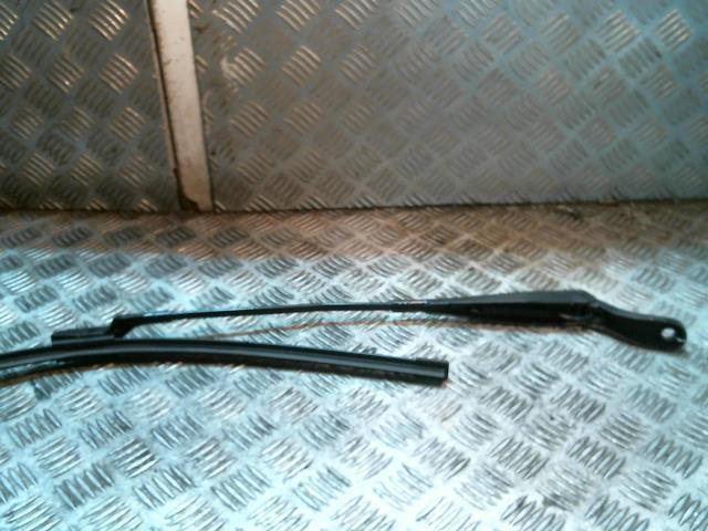 Braccio tergicristallo anteriore sinistro PEUGEOT 2008 1 PHASE 1 Diésel - 1