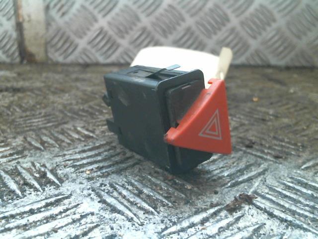 Bouton de warning AUDI A3 1 PHASE 1 Essence - 1
