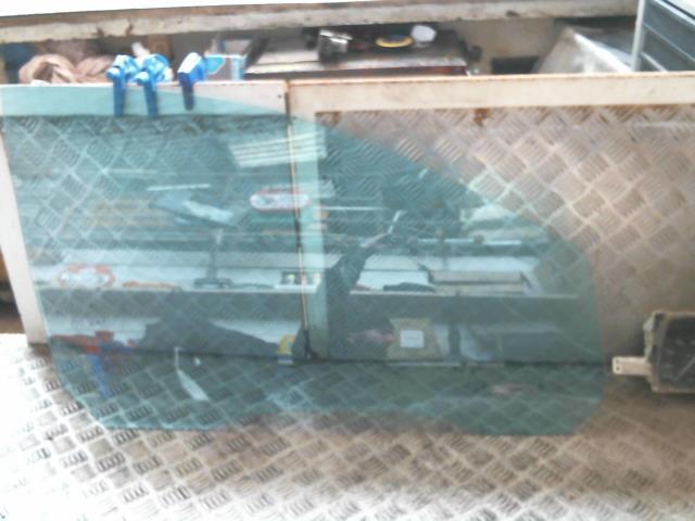Vitre avant droit FORD FOCUS 2 PHASE 1  - 1