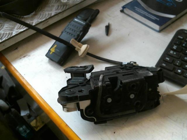 Chiusura centralizzata anteriore sinistra VOLKSWAGEN GOLF 6 Diésel - 1