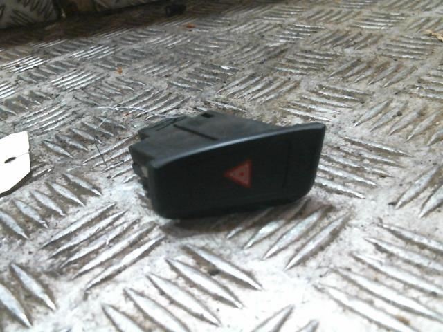 Bouton de warning AUDI A5 1 COUPE PHASE 1 Diesel - 1