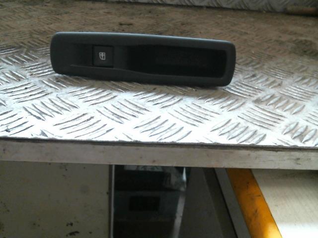 Interruttore lavacristalli posteriore destro RENAULT SCENIC 3 PHASE 1 Diésel - 1