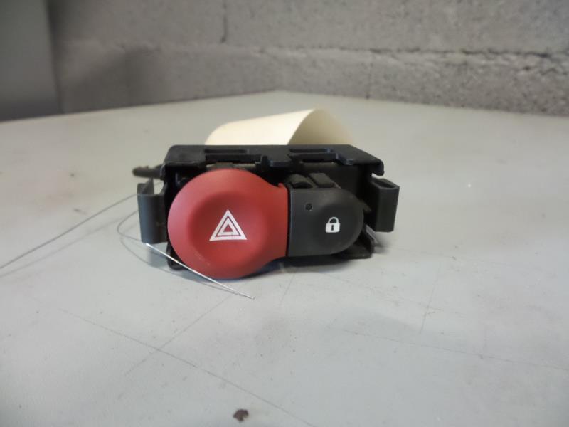 Bouton de warning RENAULT CLIO 3 PHASE 1 Diesel - 1
