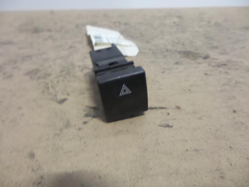 Bouton de warning CITROEN SAXO PHASE 1 Essence - 1