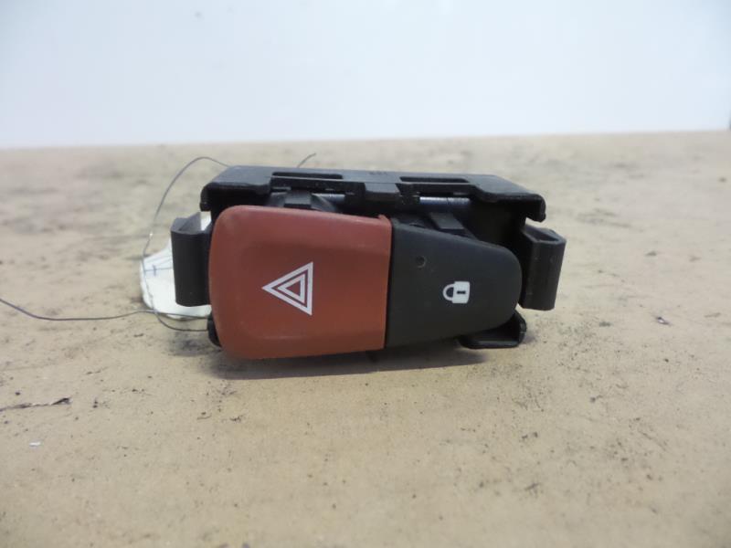 Bouton de warning RENAULT SCENIC 3 PHASE 1 Diesel - 1