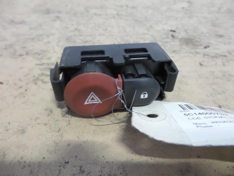 Bouton de warning RENAULT CLIO 3 PHASE 1 Diesel - 1