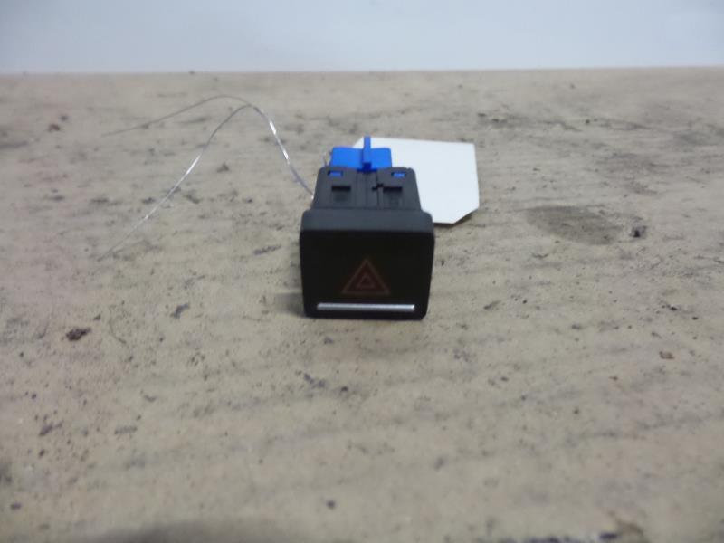 Bouton de warning VOLKSWAGEN GOLF 7 PHASE 1 Essence - 1