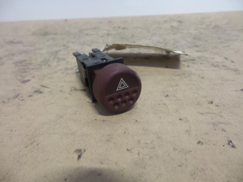 Bouton de warning PEUGEOT 106 PHASE 2 Diesel - 1