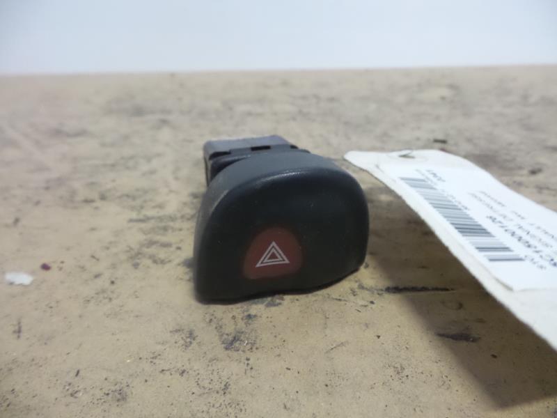 Bouton de warning RENAULT MEGANE 1 PHASE 1 COUPE Essence - 1