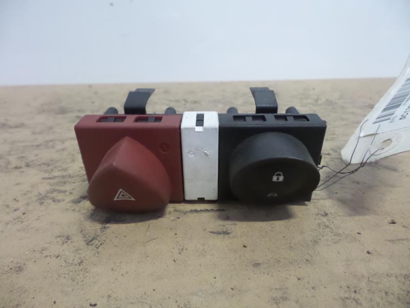Bouton de warning RENAULT MEGANE 1 Diesel - 1