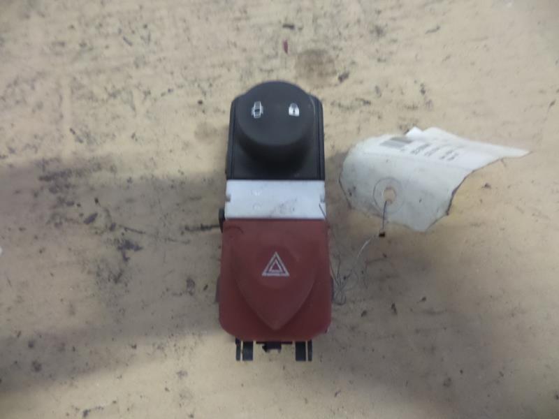 Bouton de warning RENAULT SCENIC 2 PHASE 2 Diesel - 1