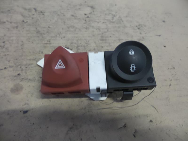 Bouton de warning RENAULT MEGANE 2 PHASE 2 Diesel - 1
