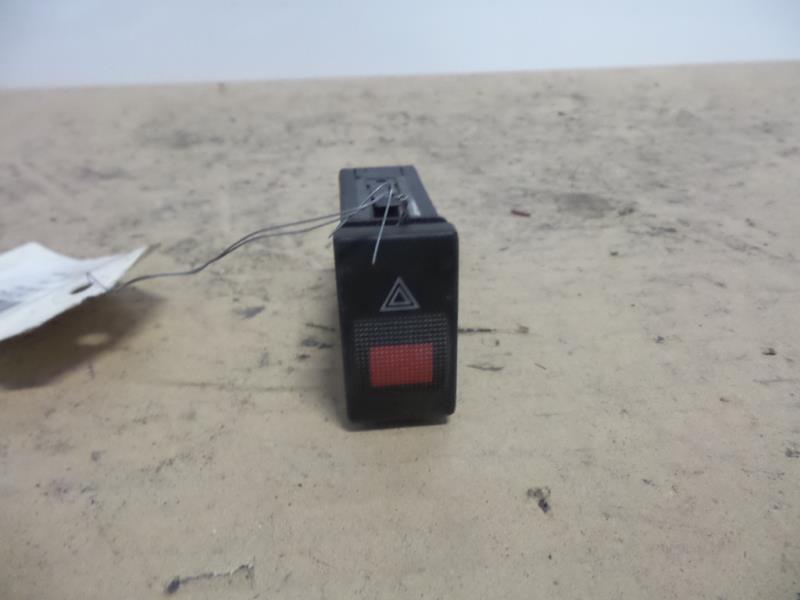 Bouton de warning AUDI A4 1 AVANT PHASE 1 BREAK Diesel - 1