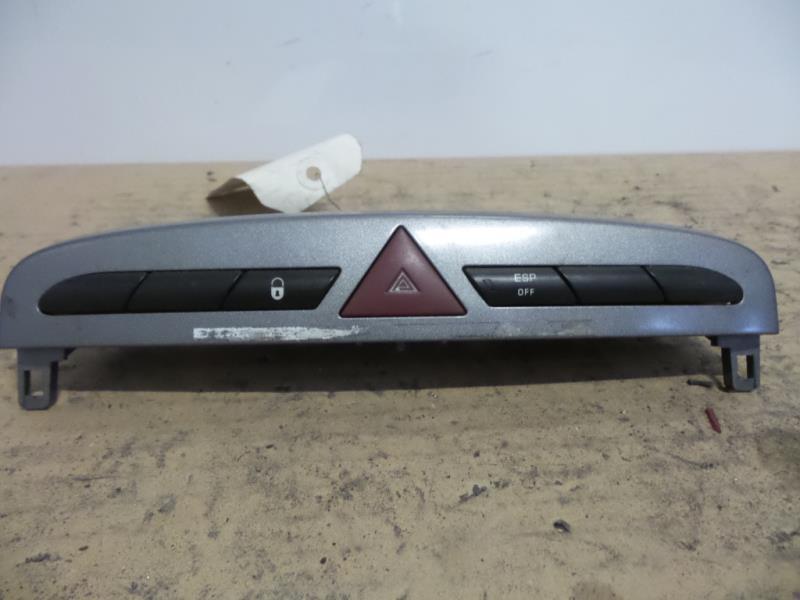 Bouton de warning PEUGEOT 308 1 PHASE 1 Essence - 1