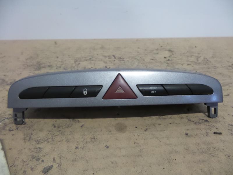 Bouton de warning PEUGEOT 308 1 PHASE 1 Diesel - 1