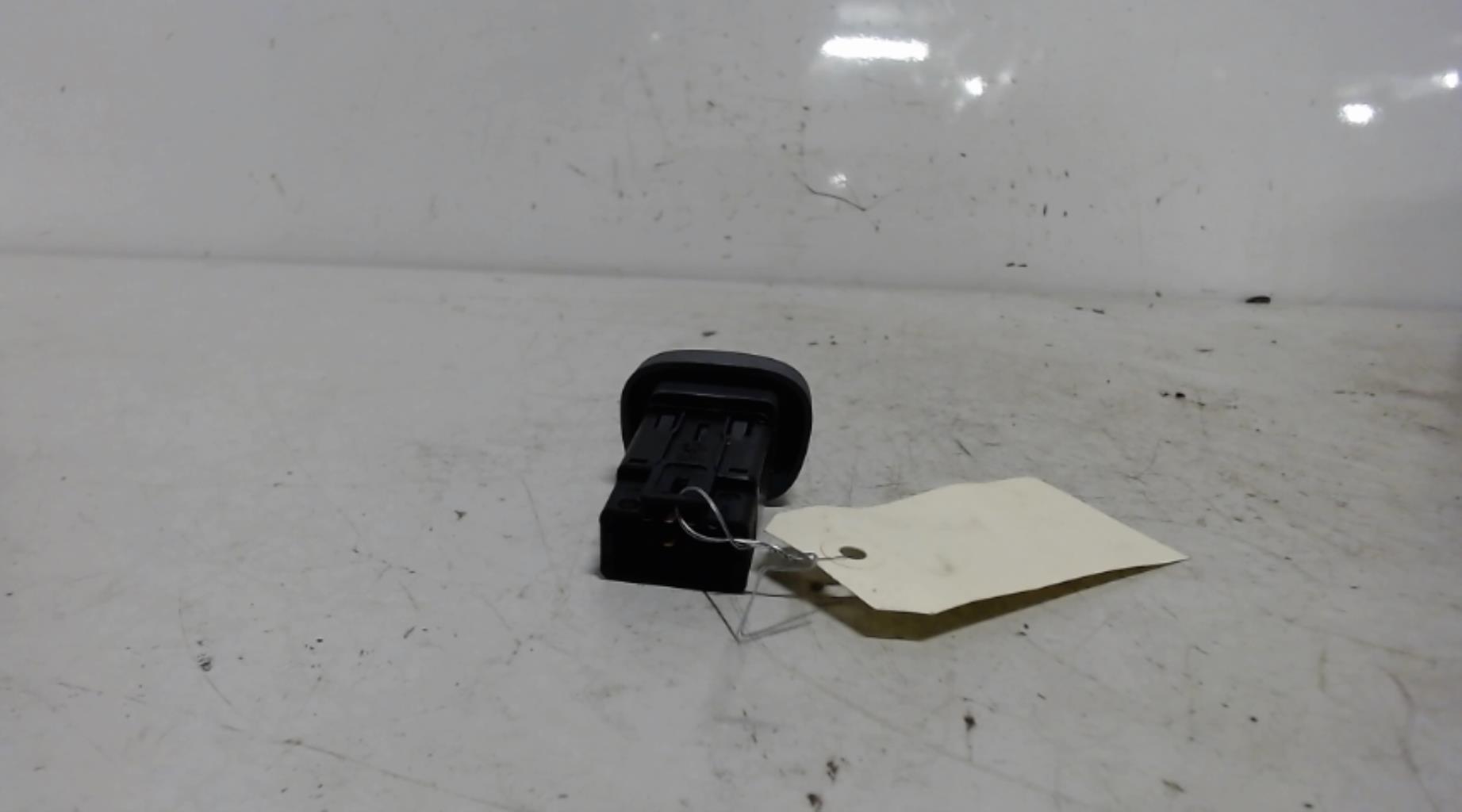 Bouton de warning RENAULT CLIO 2 PHASE 1 Essence - 1