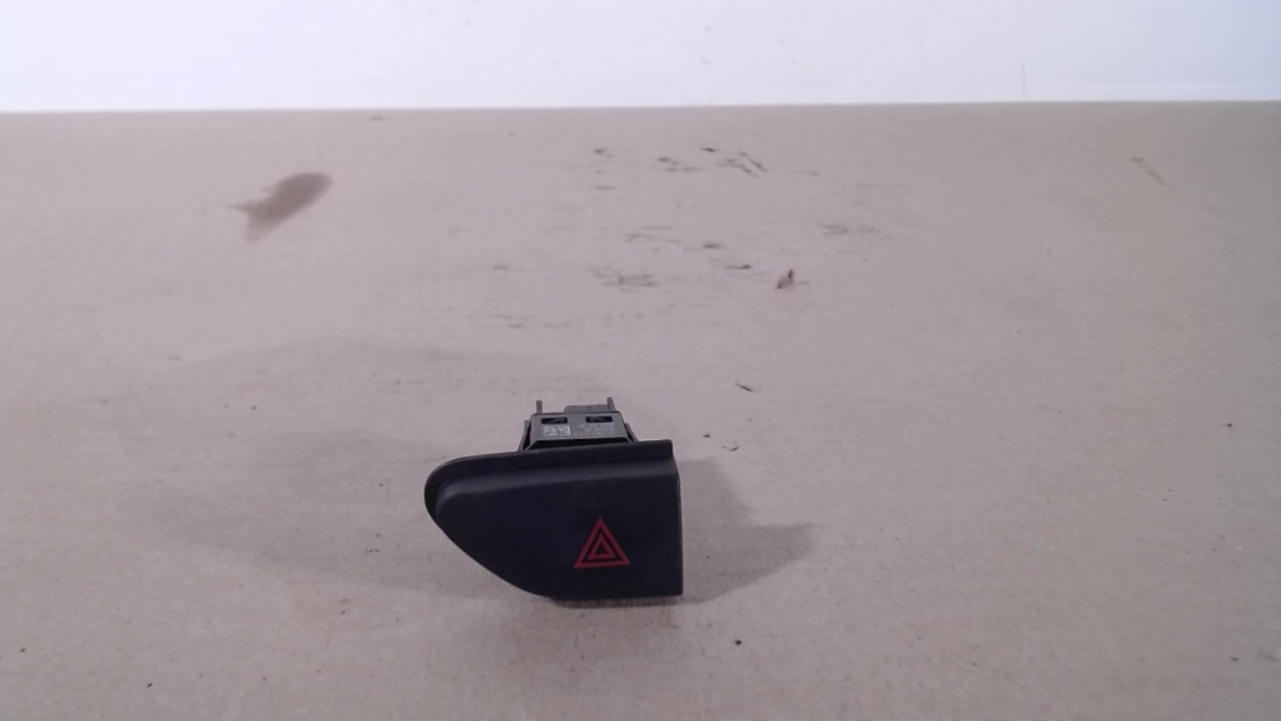 Bouton de warning RENAULT CAPTUR 1 PHASE 2 Essence - 1