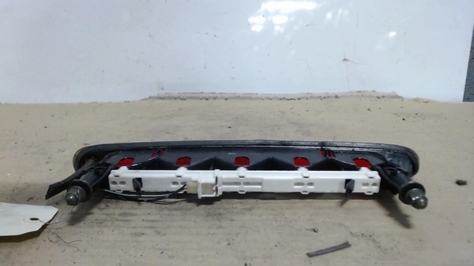 Feu arriere stop central SUZUKI SWIFT 3 Essence - 1