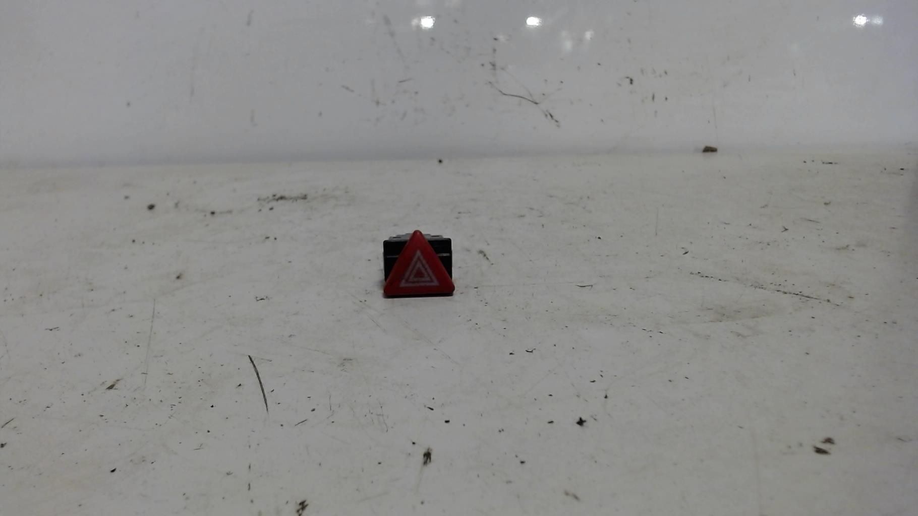 Bouton de warning AUDI A3 2 SPORTBACK PHASE 2 Diesel - 1