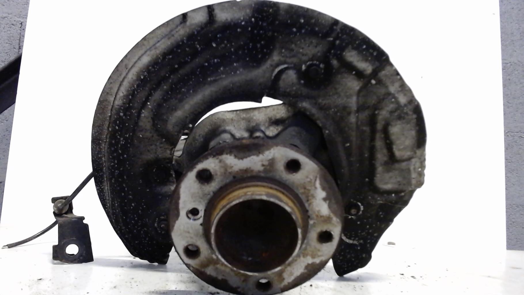 Moyeu avant droit BMW SERIE 1 E87 PHASE 1 Essence - 1