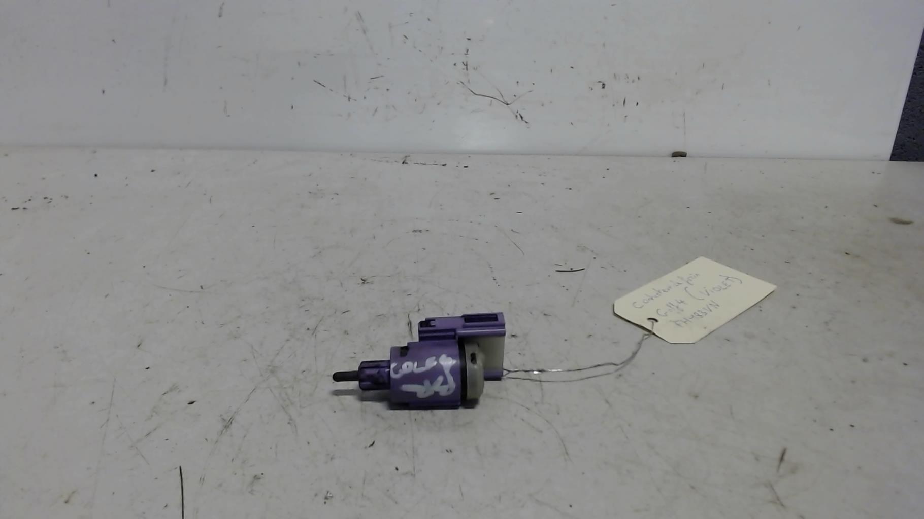 Contacteur feu stop VOLKSWAGEN GOLF 4 Diesel - 1