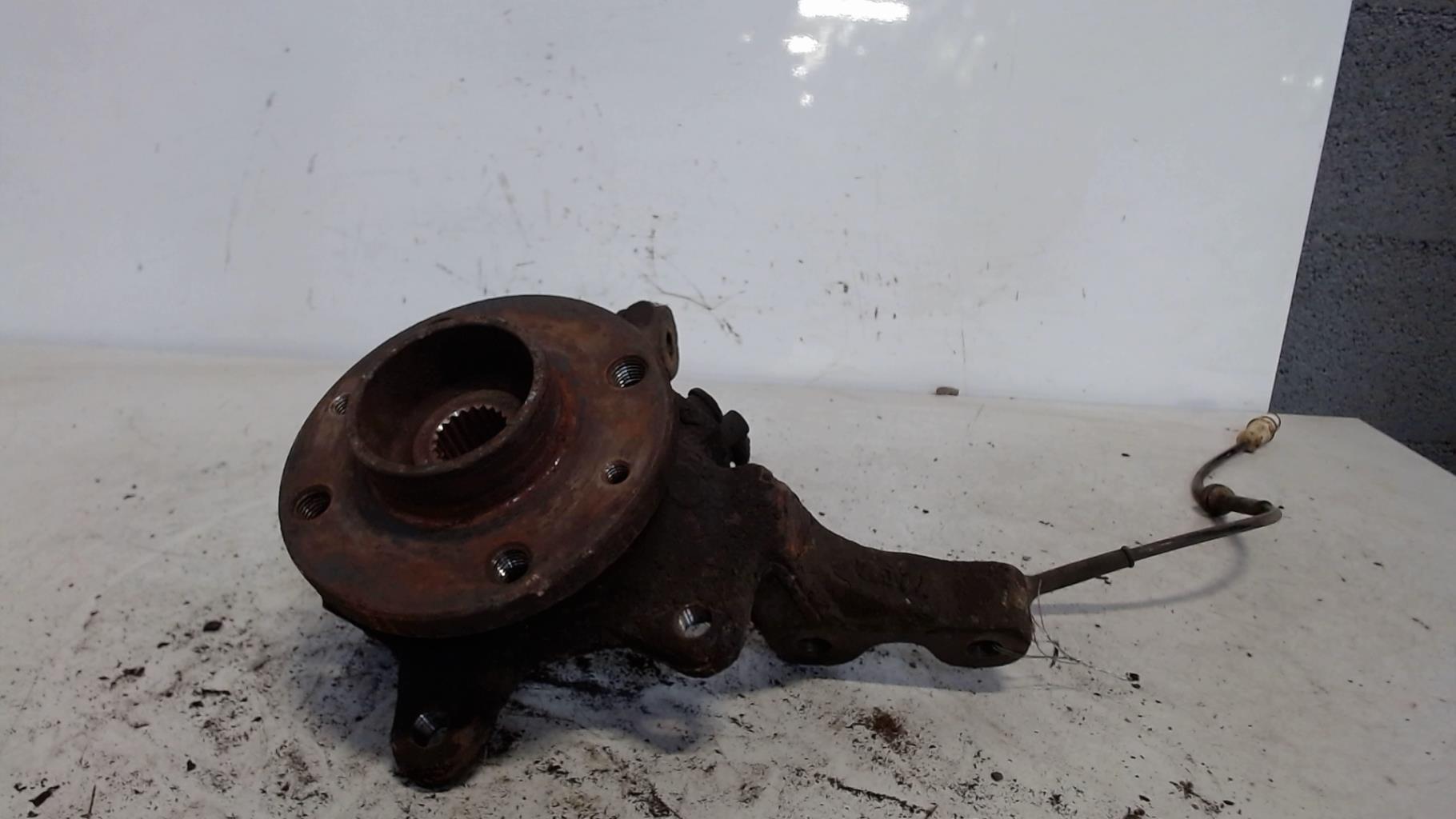 Moyeu avant droit RENAULT CLIO 2 PHASE 2 Diesel - 1