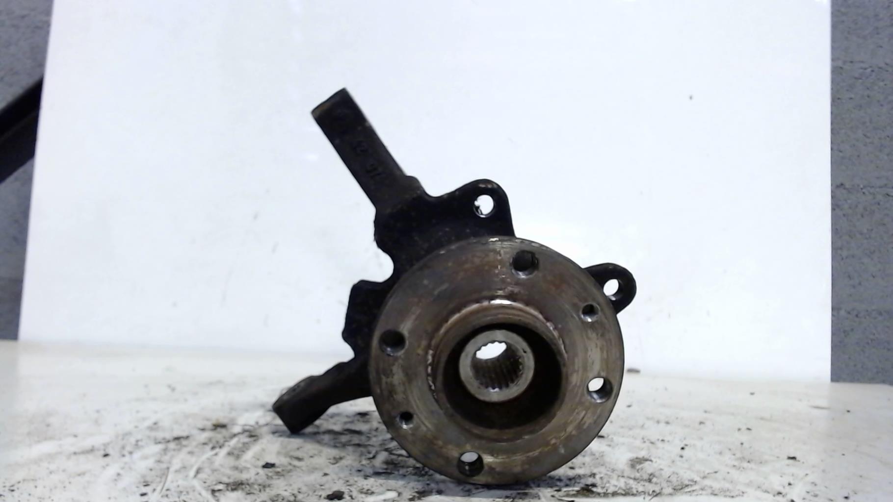 Moyeu avant droit RENAULT CLIO 2 PHASE 1 Essence - 1