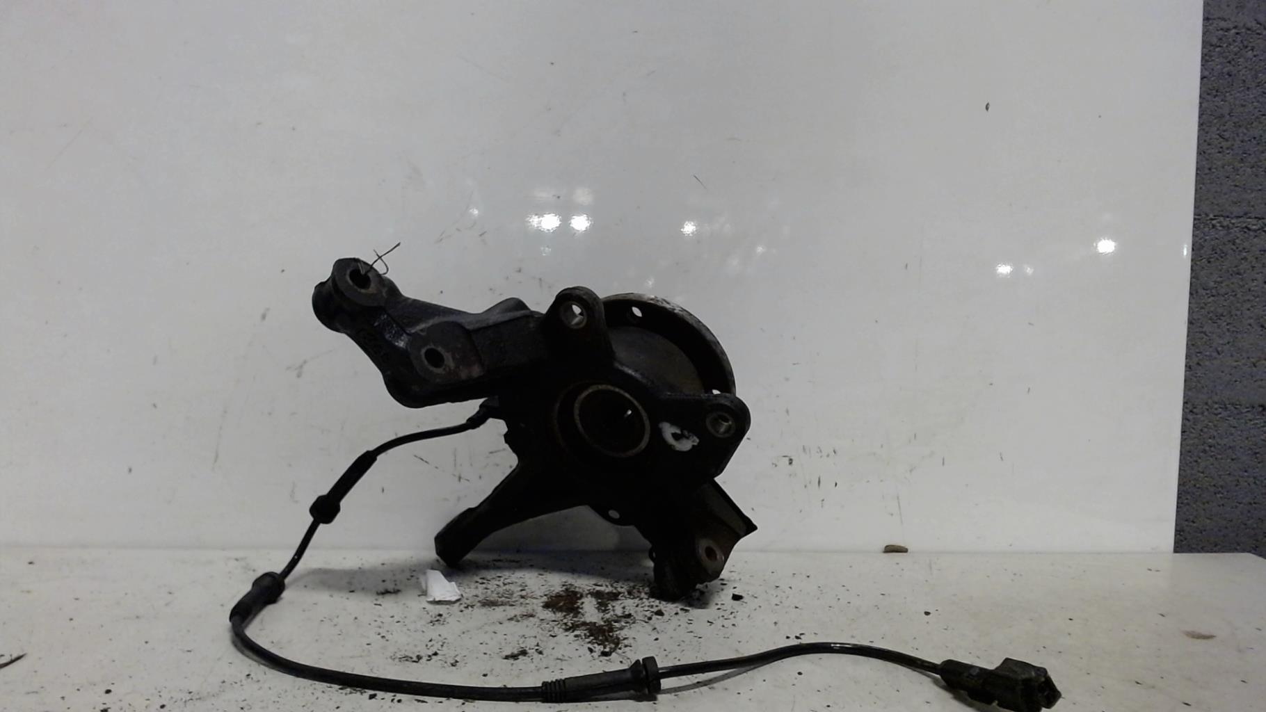 Moyeu avant droit RENAULT CLIO 4 PHASE 2 Diesel - 1