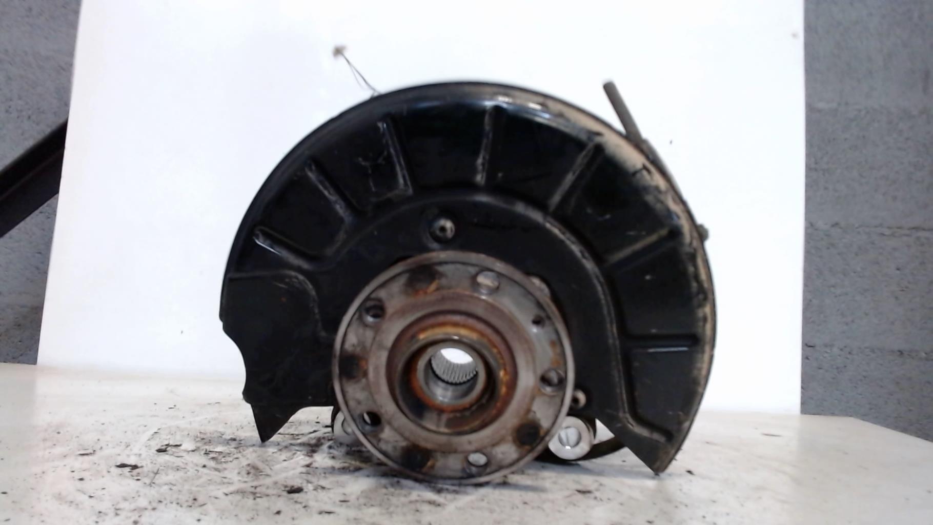 Moyeu avant droit VOLKSWAGEN PASSAT 6 Diesel - 1