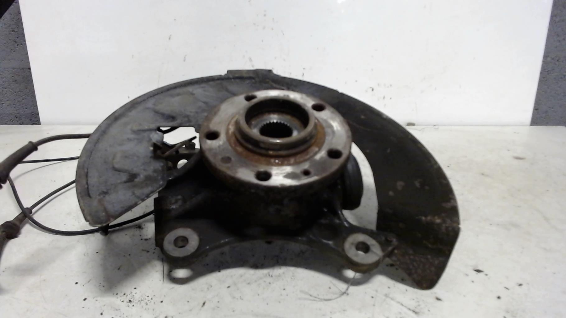 Moyeu avant gauche CITROEN C5 2 Diesel - 1