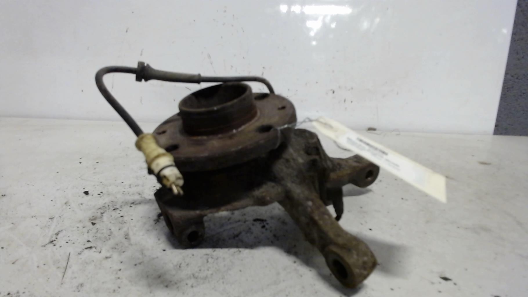 Moyeu avant gauche RENAULT CLIO 2 PHASE 2 Diesel - 1