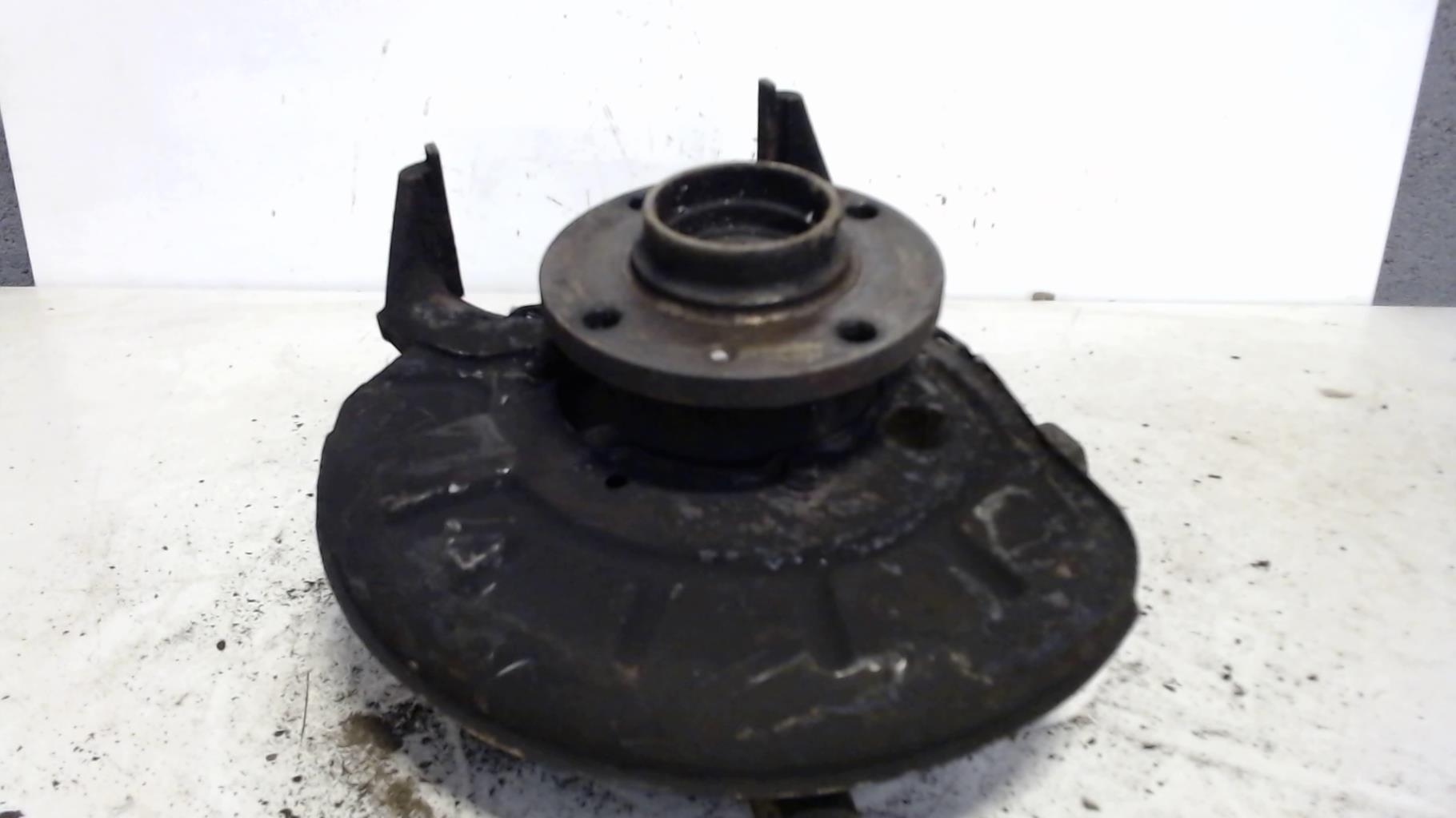 Moyeu avant gauche VOLKSWAGEN GOLF 2 Essence - 1